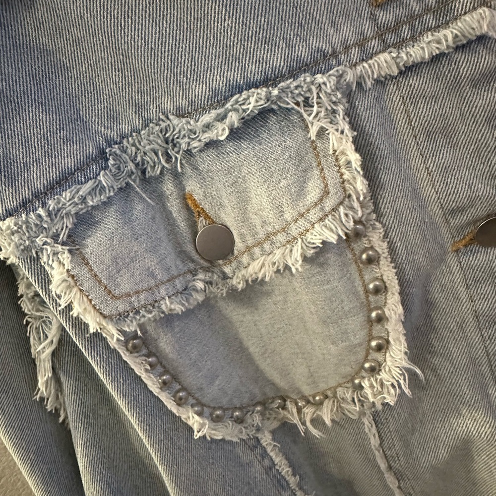 NWT POL Distressed Denim Jacket with American Flag Patch - Picture 4 of 8